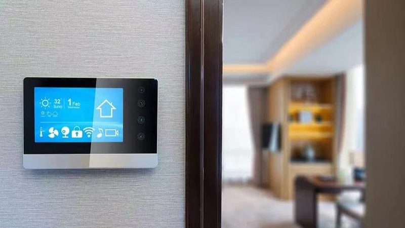 智能开关面板：PC料与钢化玻璃的材质奥秘**